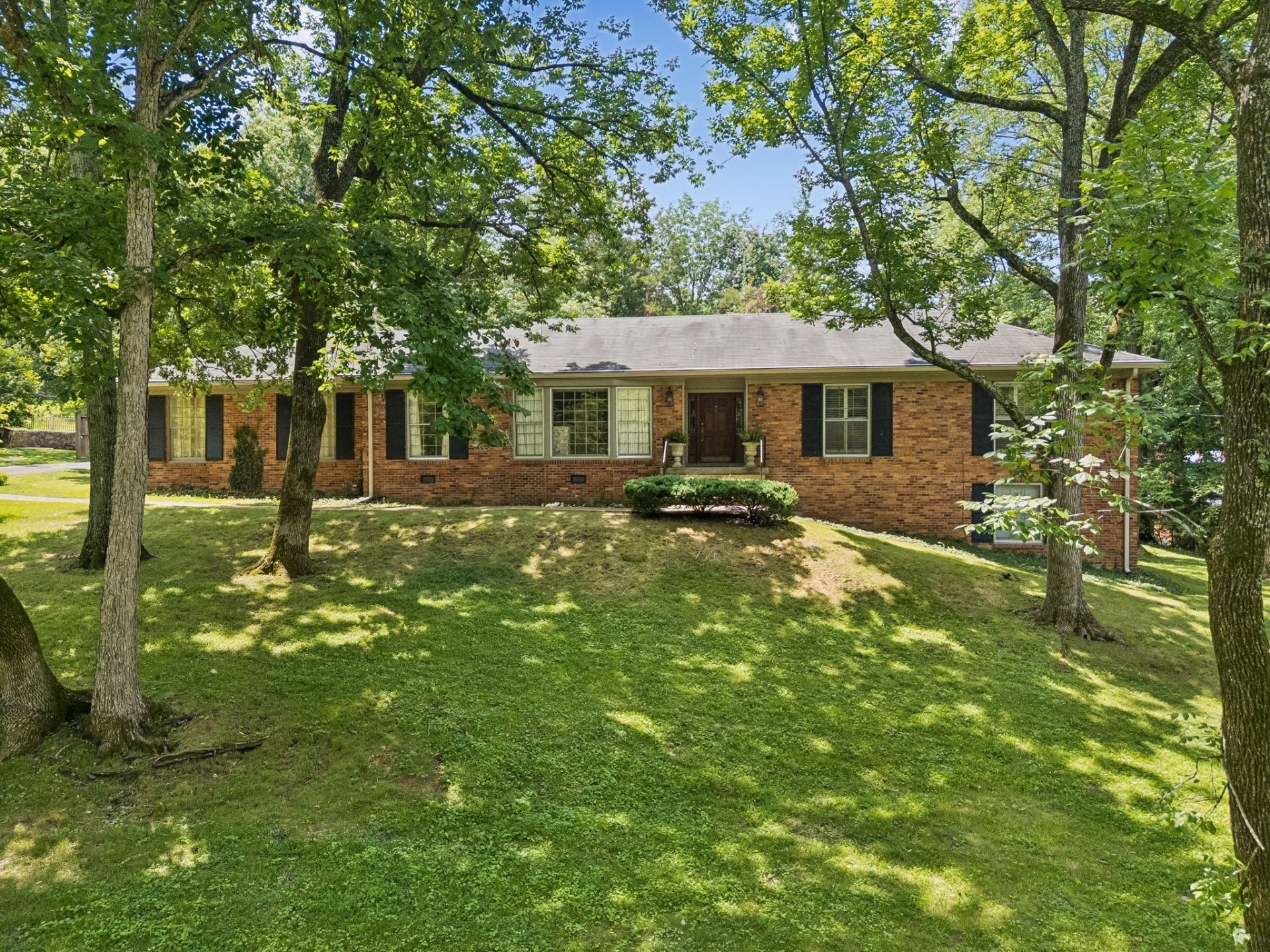 6513 Brownlee Dr, Nashville, TN 37205 Main Photo