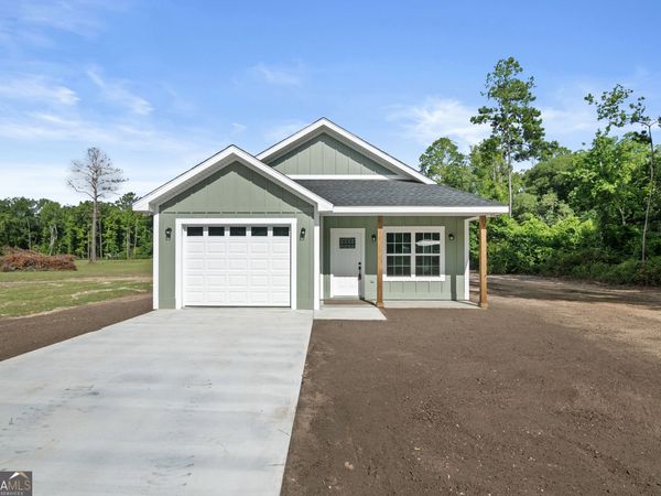93 Riverside Drive, Jesup, GA 31545