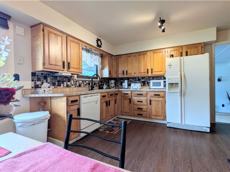 1099 Lake Road, Conneaut, OH 44030 Photo 4