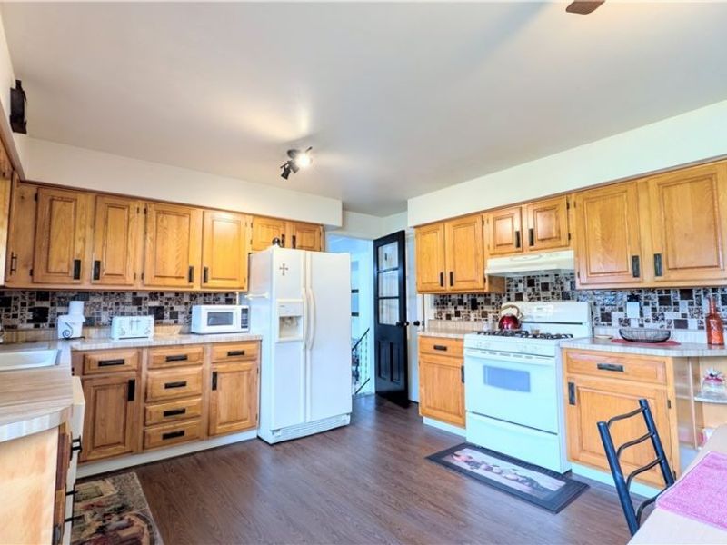 1099 Lake Road, Conneaut, OH 44030 Photo 5