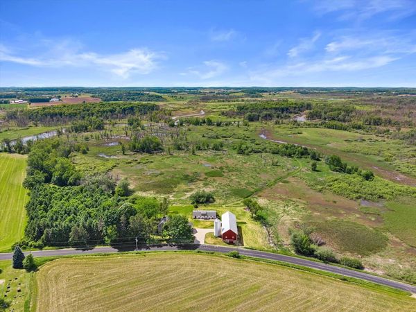 N9523 North River ROAD, Ixonia, WI 53036