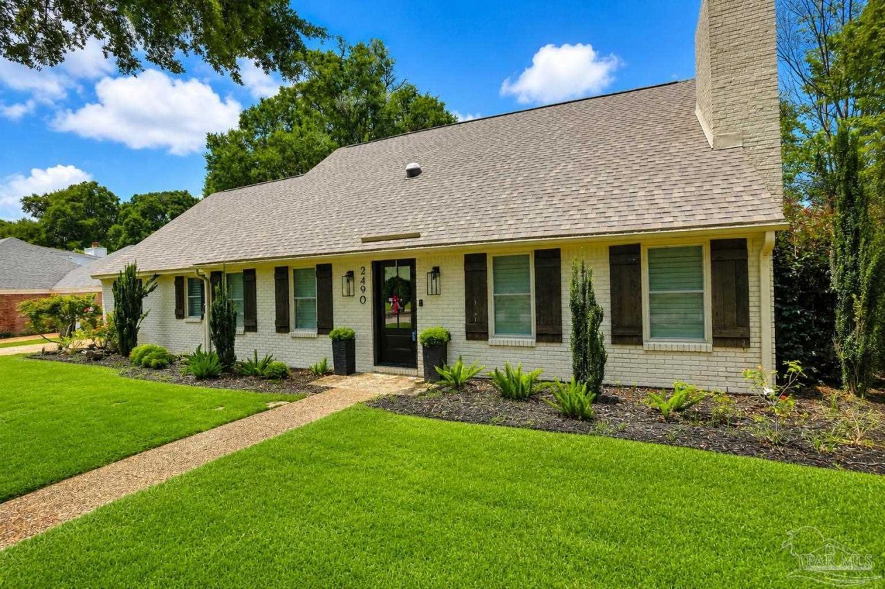 2490 Hallmark Dr, Pensacola, FL 32503 Main Photo