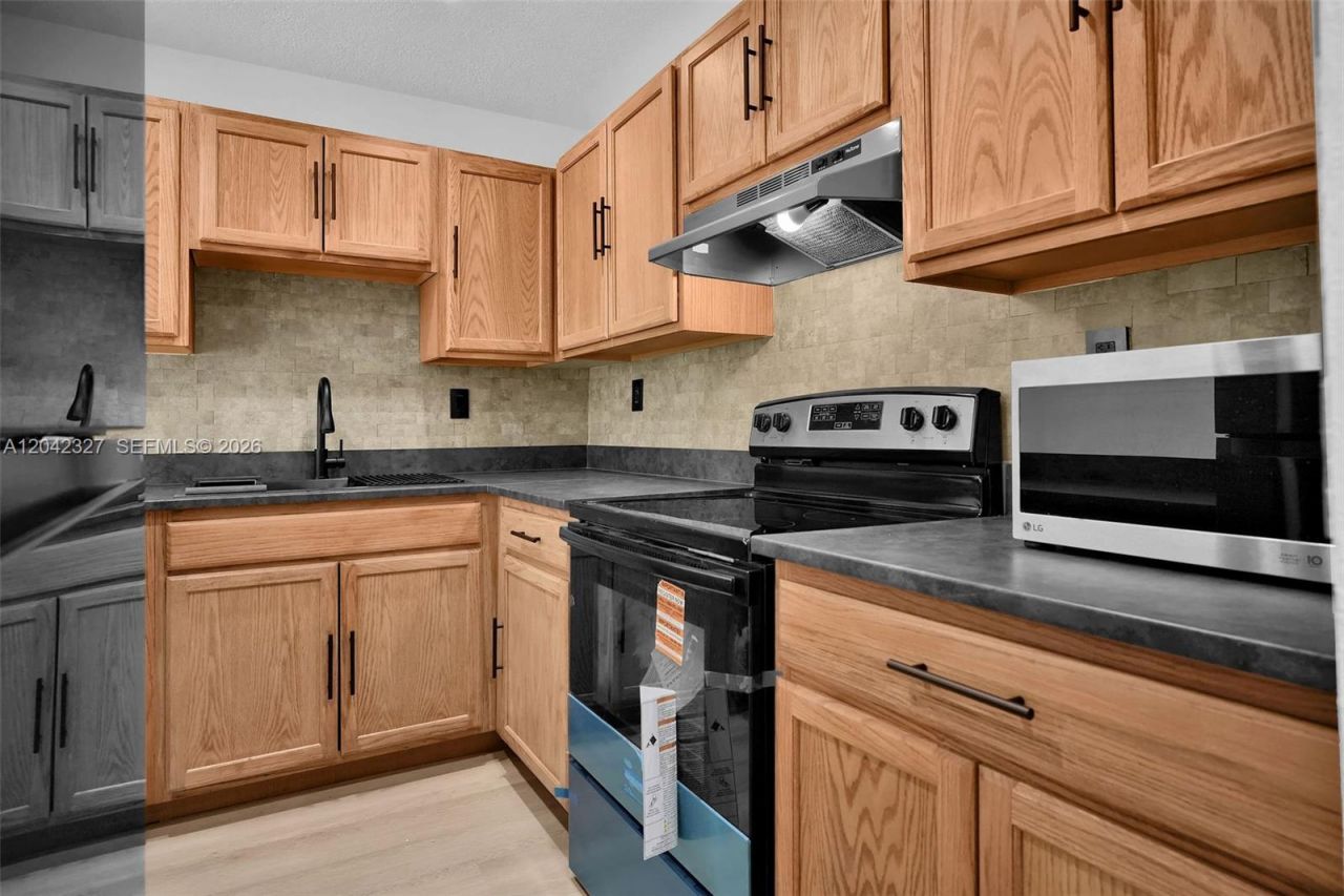 9301 SW 92nd Ave, Unit A302, Miami, FL 33176 Photo