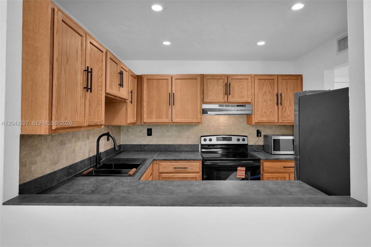 9301 SW 92nd Ave, Unit A302, Miami, FL 33176 Photo