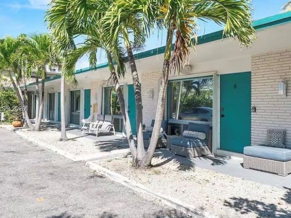 333 Palm St , Hollywood, FL 33019