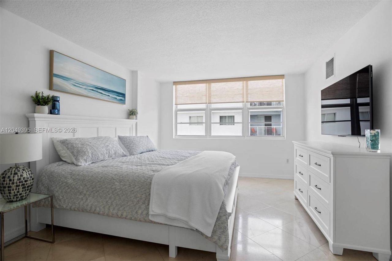 6917 Collins Ave, Unit 1512, Miami Beach, FL 33141 Photo