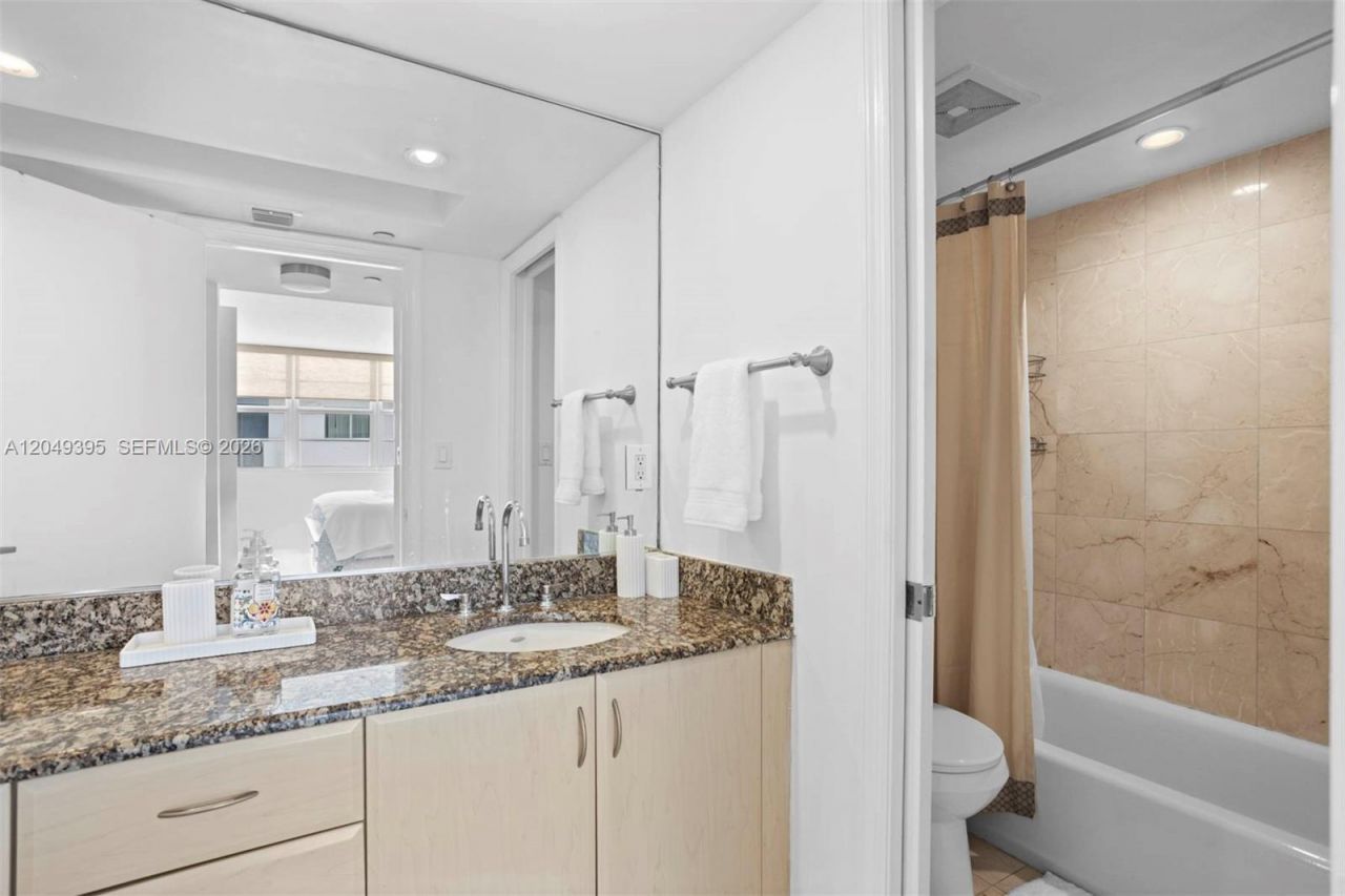 6917 Collins Ave, Unit 1512, Miami Beach, FL 33141 Photo
