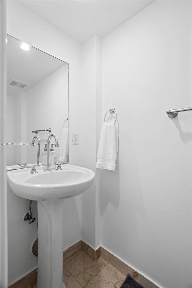 6917 Collins Ave, Unit 1512, Miami Beach, FL 33141 Photo