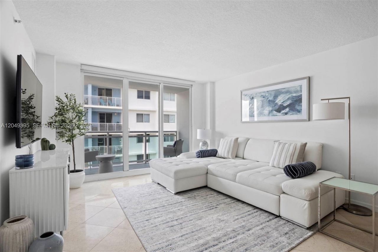 6917 Collins Ave, Unit 1512, Miami Beach, FL 33141 Photo