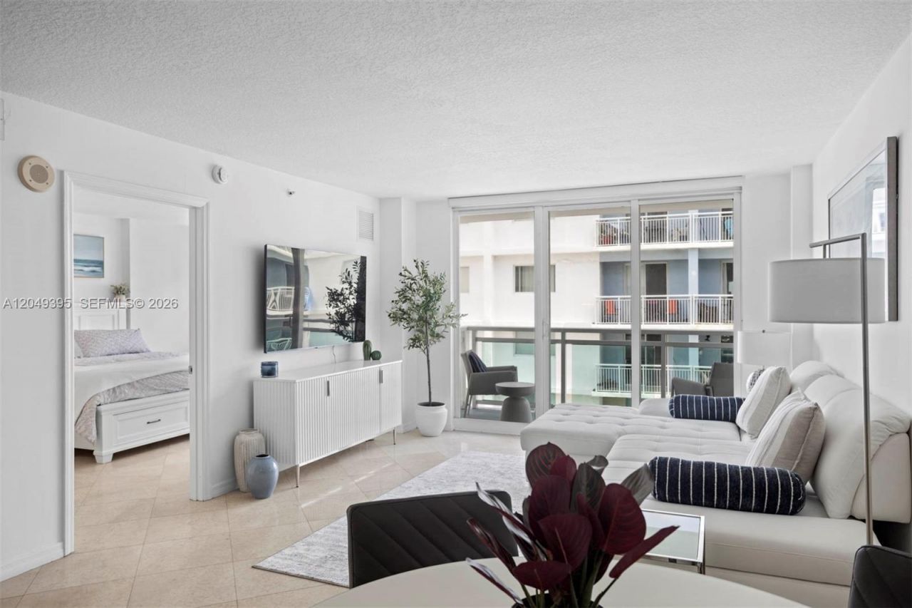 6917 Collins Ave, Unit 1512, Miami Beach, FL 33141 Photo