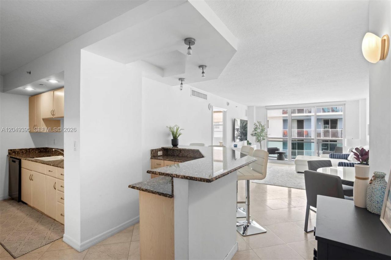 6917 Collins Ave, Unit 1512, Miami Beach, FL 33141 Photo