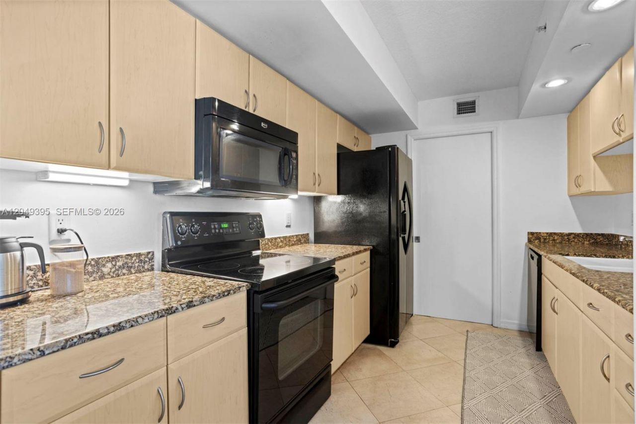 6917 Collins Ave, Unit 1512, Miami Beach, FL 33141 Photo