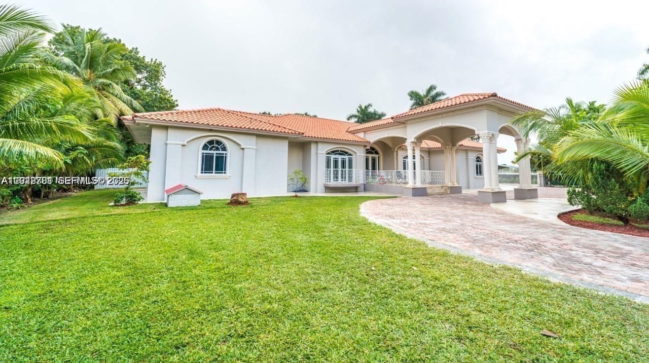 18390 SW 200th St, Miami, FL 33187 Photo