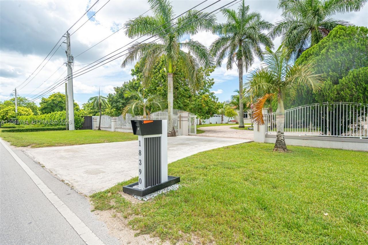 18390 SW 200th St, Miami, FL 33187 Photo