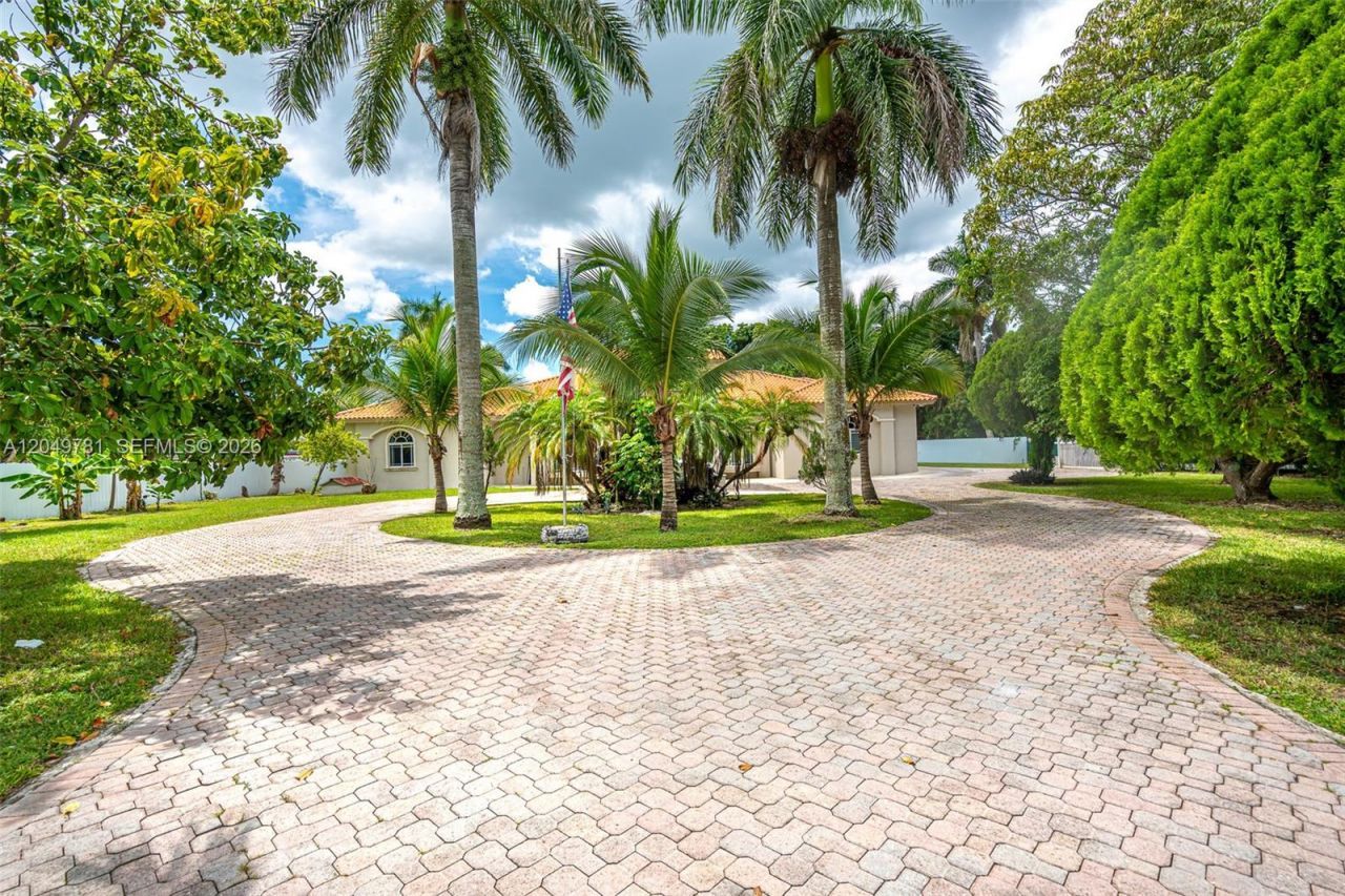 18390 SW 200th St, Miami, FL 33187 Photo