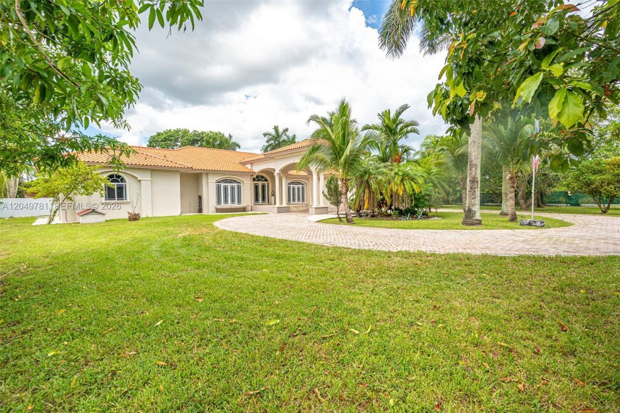 18390 SW 200th St, Miami, FL 33187 Photo