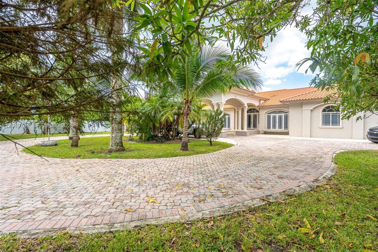 18390 SW 200th St, Miami, FL 33187 Photo
