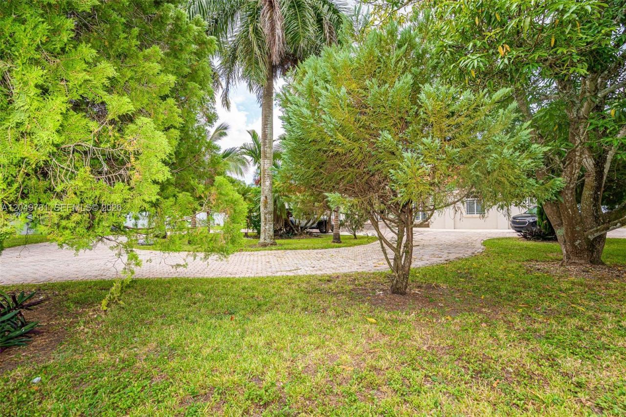 18390 SW 200th St, Miami, FL 33187 Photo