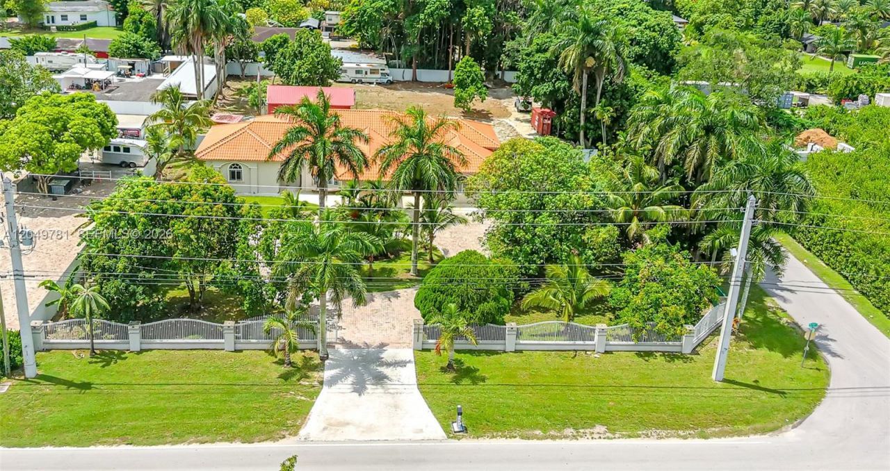 18390 SW 200th St, Miami, FL 33187 Photo