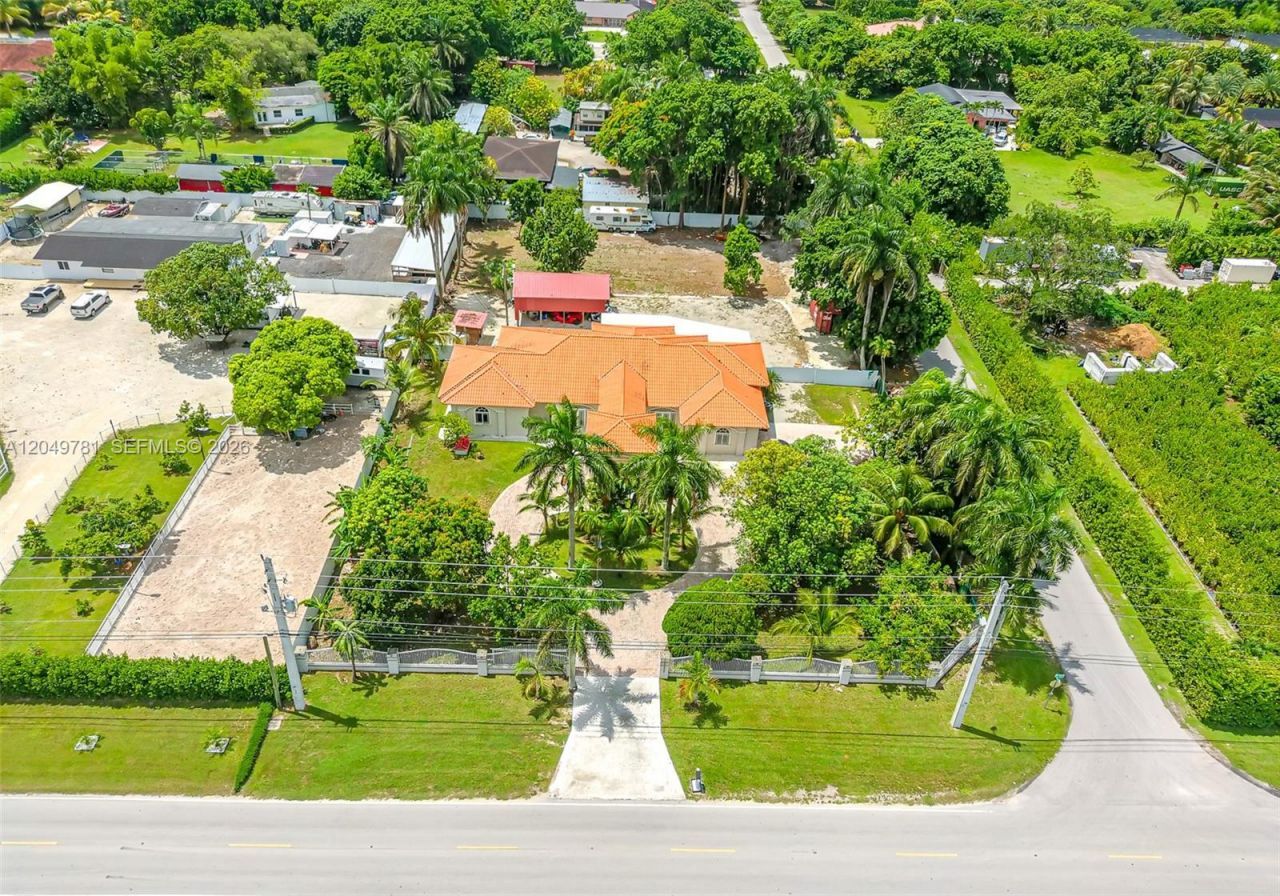 18390 SW 200th St, Miami, FL 33187 Photo