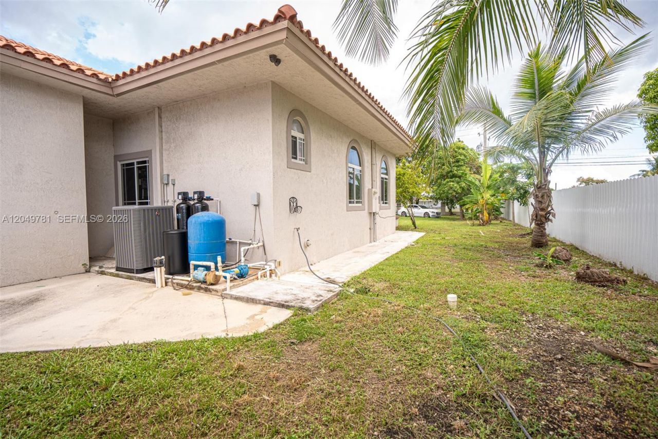 18390 SW 200th St, Miami, FL 33187 Photo