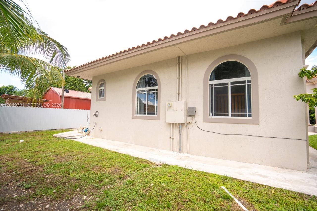 18390 SW 200th St, Miami, FL 33187 Photo