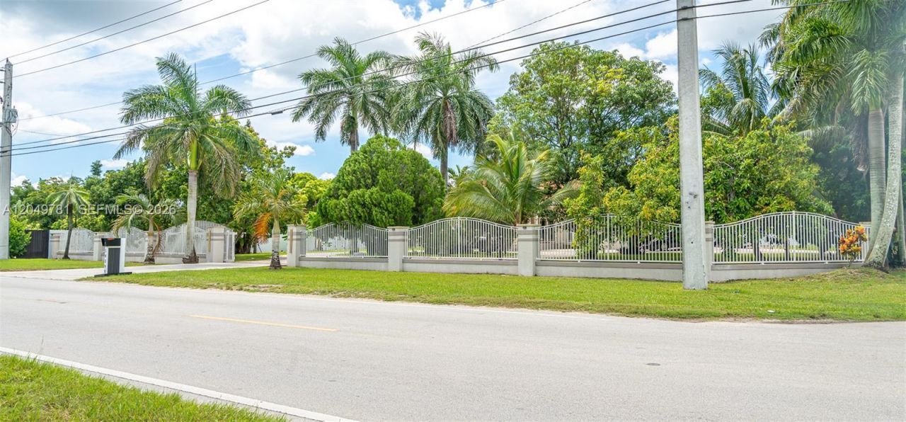 18390 SW 200th St, Miami, FL 33187 Photo