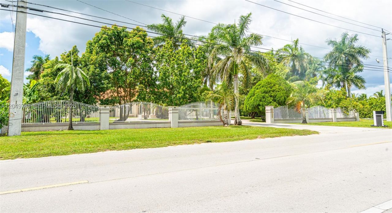 18390 SW 200th St, Miami, FL 33187 Photo