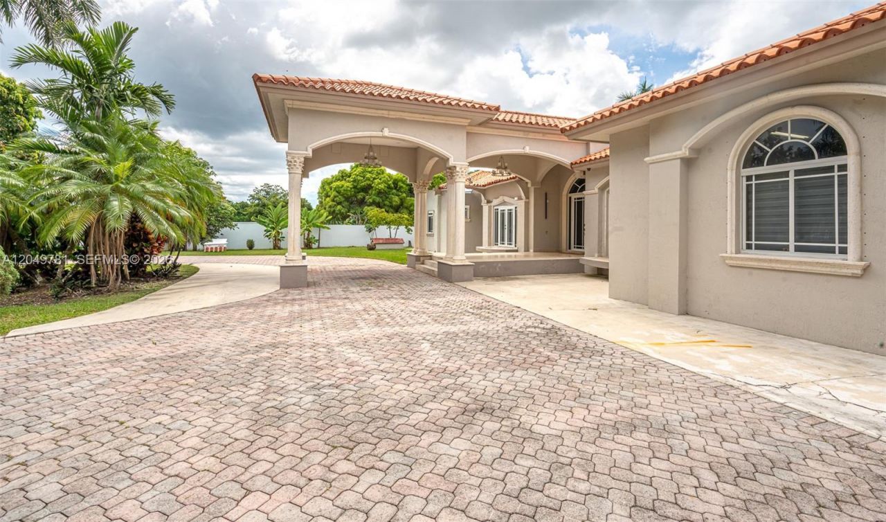 18390 SW 200th St, Miami, FL 33187 Photo