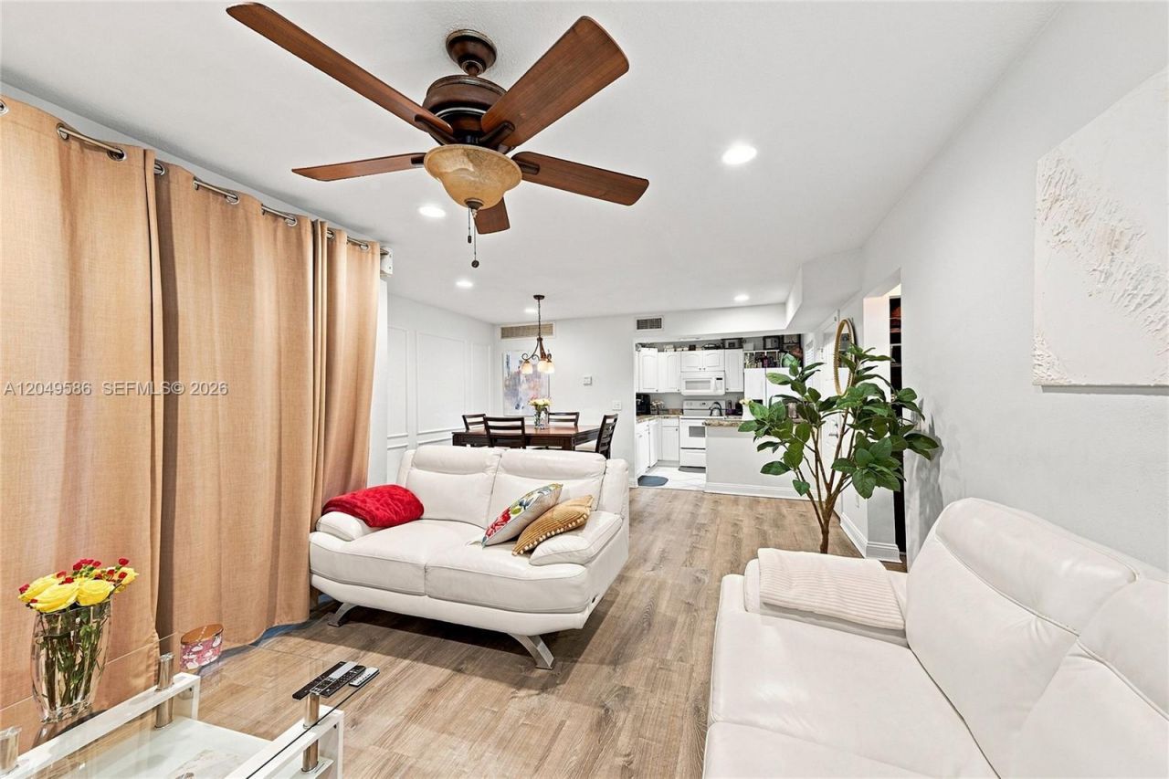 9858 NW 3rd St , Unit 9858, Plantation, FL 33324 Photo