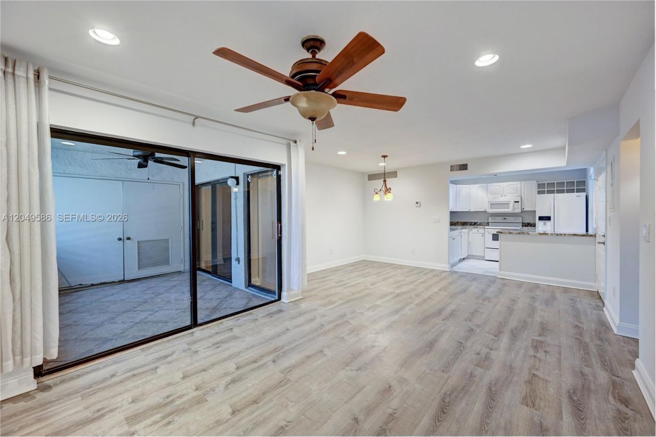 9858 NW 3rd St , Unit 9858, Plantation, FL 33324 Photo