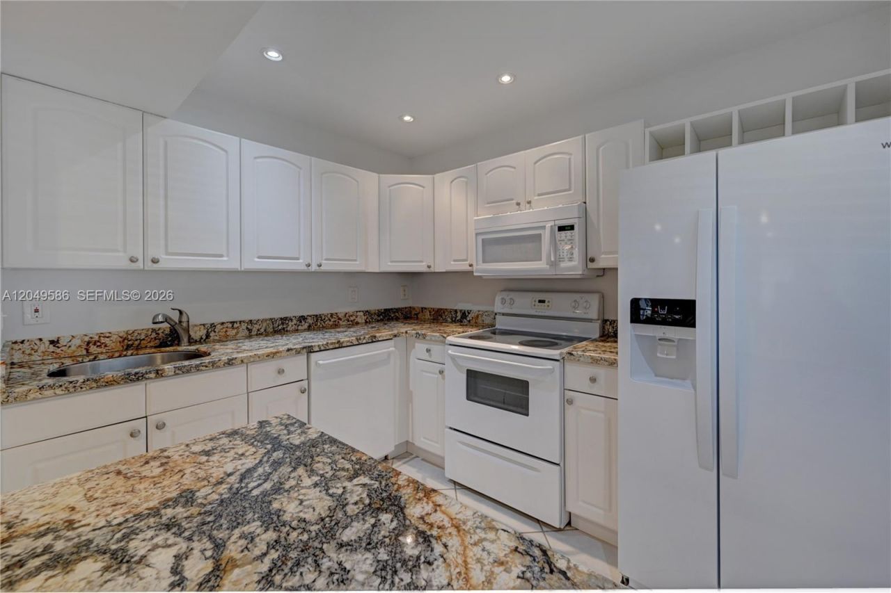 9858 NW 3rd St, Unit 9858, Plantation, FL 33324 Photo