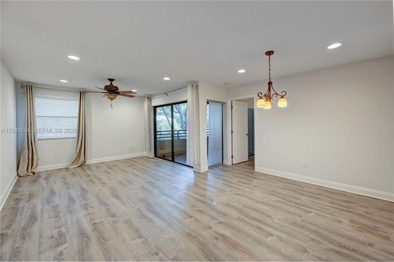 9858 NW 3rd St , Unit 9858, Plantation, FL 33324 Photo