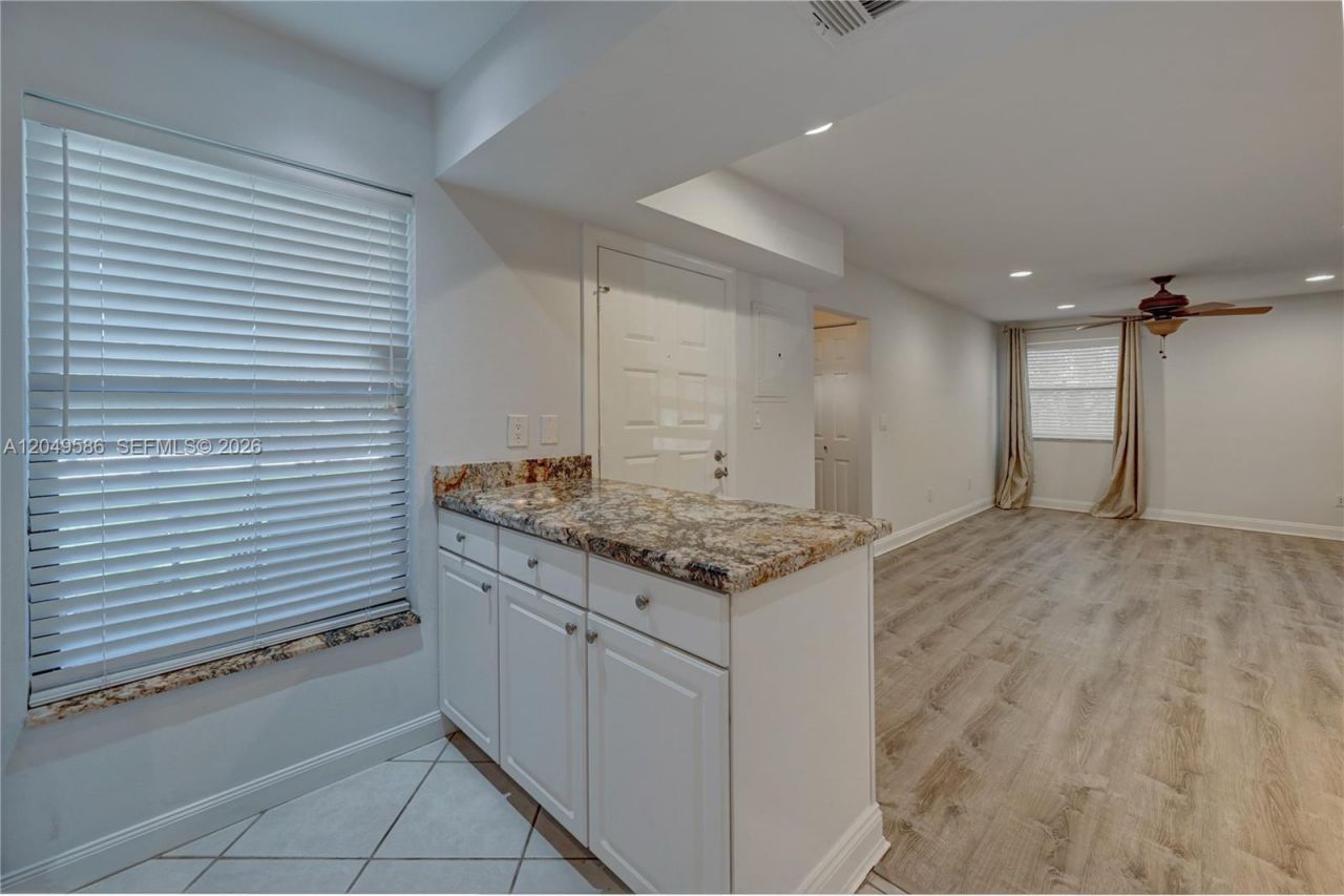 9858 NW 3rd St, Unit 9858, Plantation, FL 33324 Photo