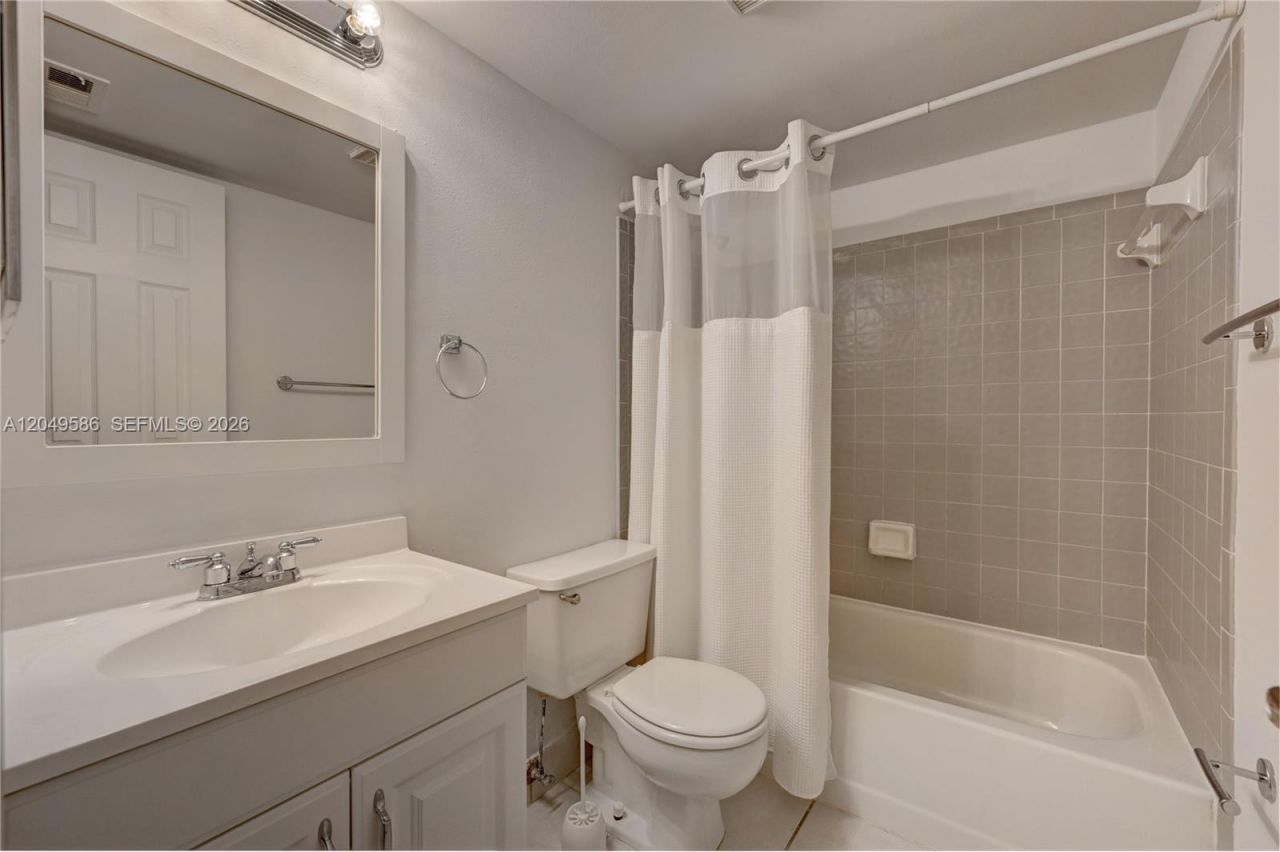 9858 NW 3rd St , Unit 9858, Plantation, FL 33324 Photo