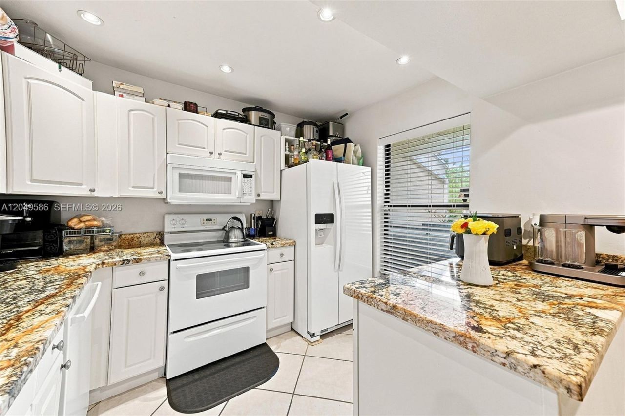 9858 NW 3rd St , Unit 9858, Plantation, FL 33324 Photo