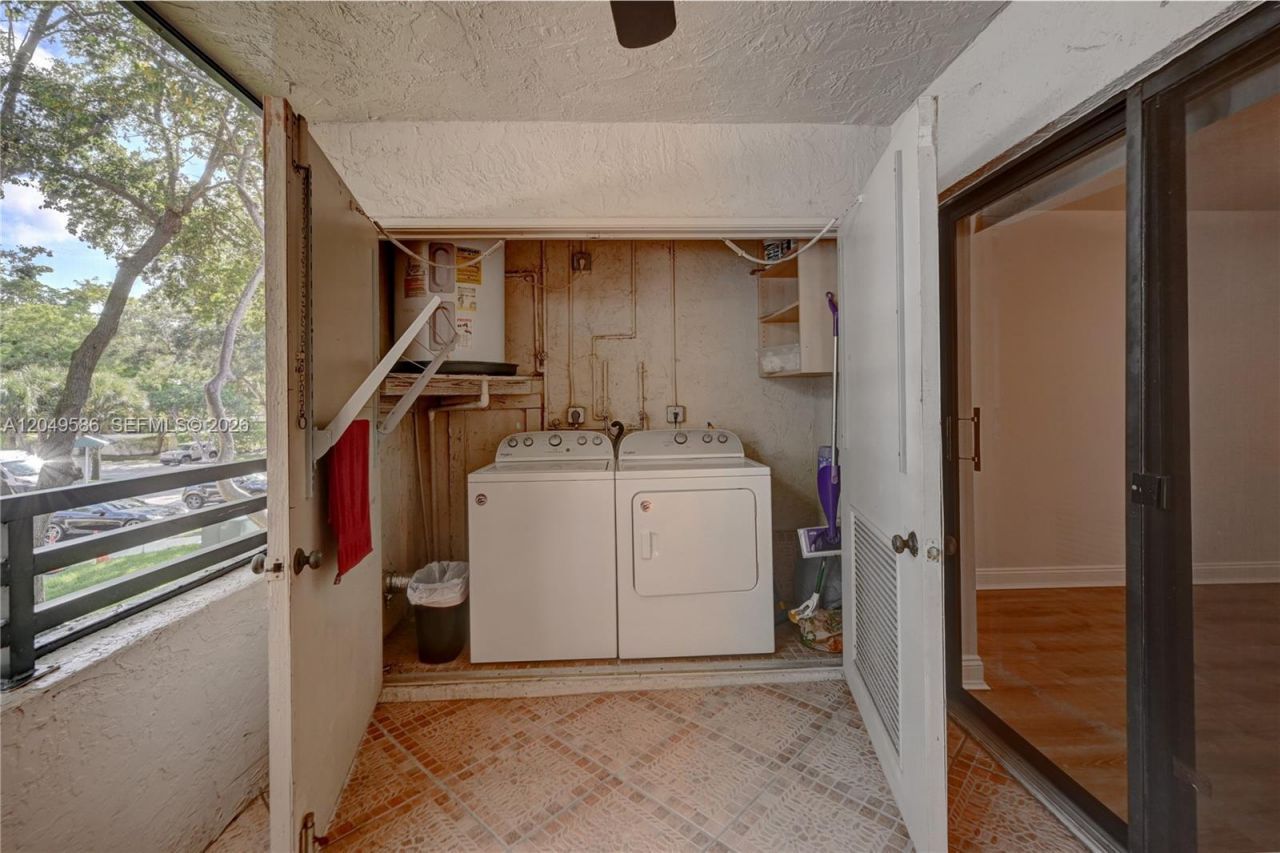 9858 NW 3rd St , Unit 9858, Plantation, FL 33324 Photo