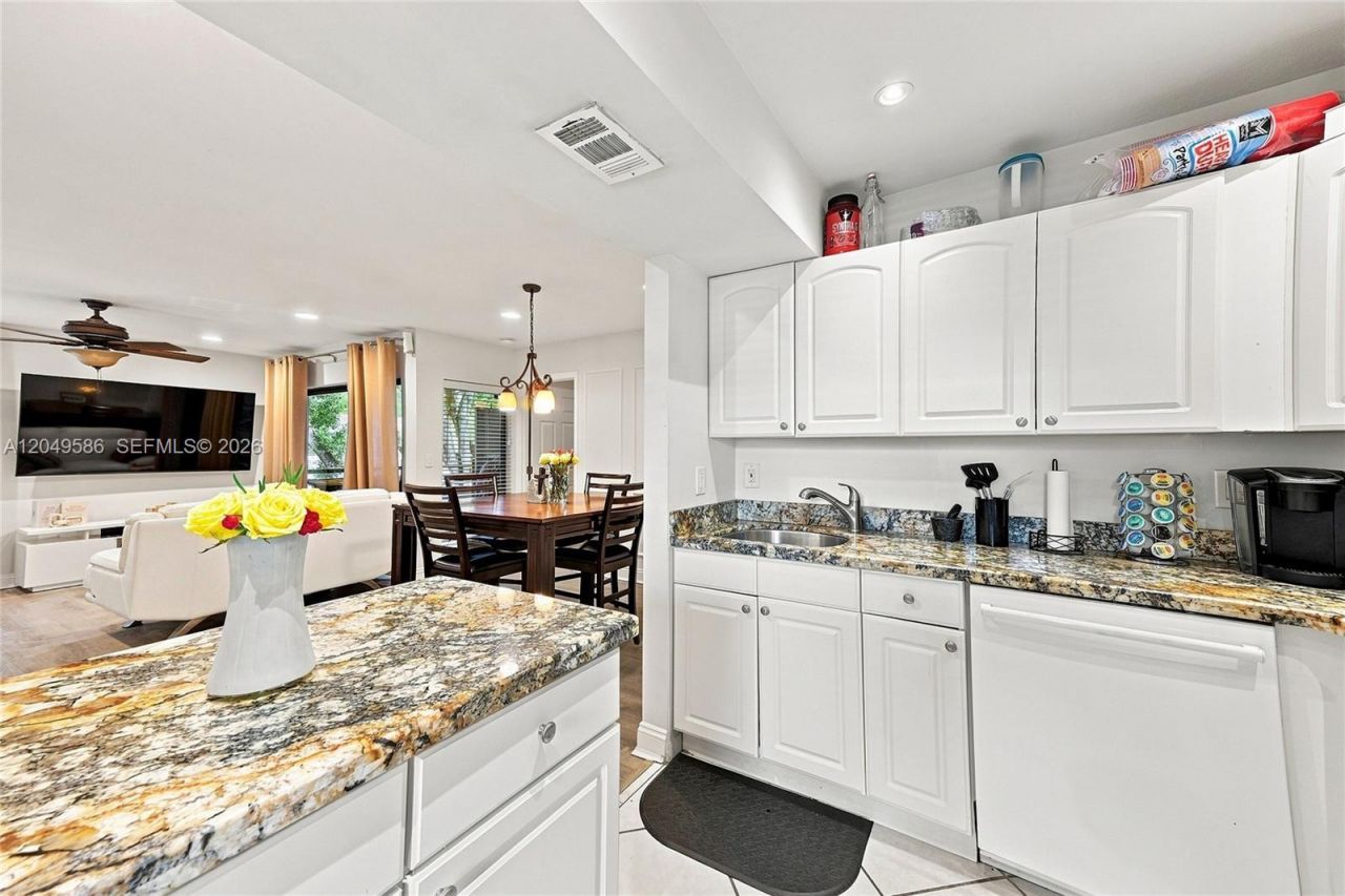 9858 NW 3rd St , Unit 9858, Plantation, FL 33324 Photo