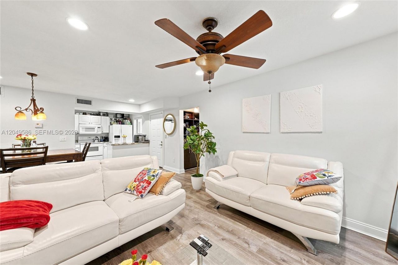 9858 NW 3rd St, Unit 9858, Plantation, FL 33324 Photo