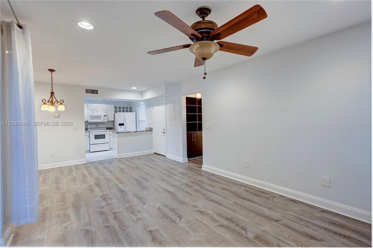 9858 NW 3rd St , Unit 9858, Plantation, FL 33324 Photo