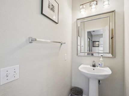 6190 Fieldale Dr, Elk Grove, CA 95758 Photo