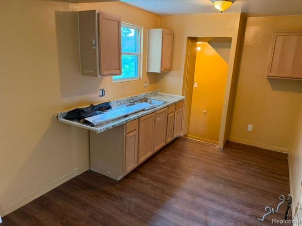 7323 Mettetal Street, Detroit, MI 48228