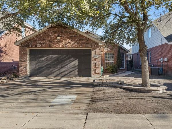 2709 Mountain Lion Drive, Fort Worth, TX 76244