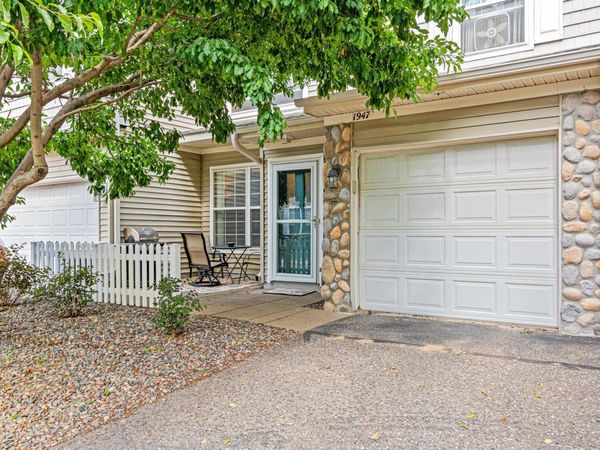 1947 Bluestem Lane, Shoreview, MN 55126