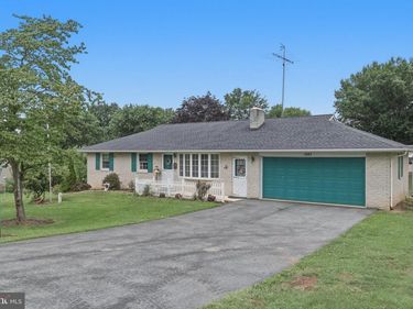 5893 AMBAU ROAD, SPRING GROVE, PA 17362