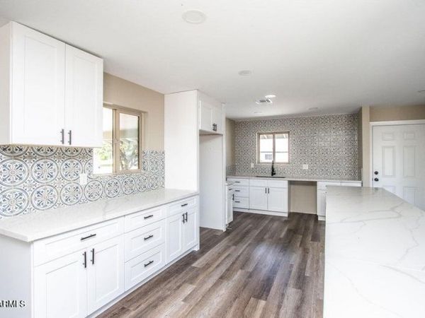 3401 W DIANA Avenue, Phoenix, AZ 85051