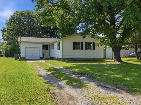 705 S State Street , Wagoner, OK 74467