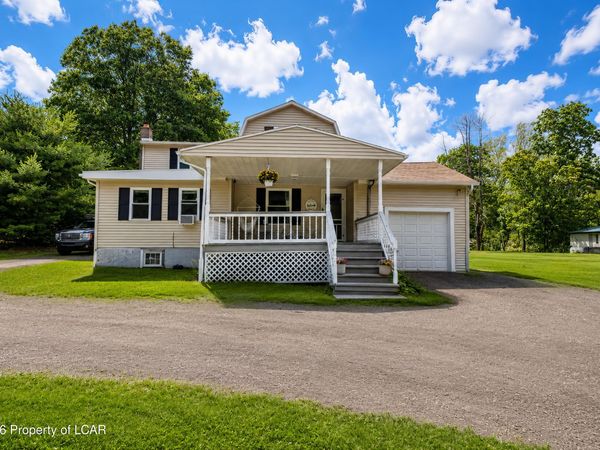 834 Demunds Road, Dallas, PA 18612