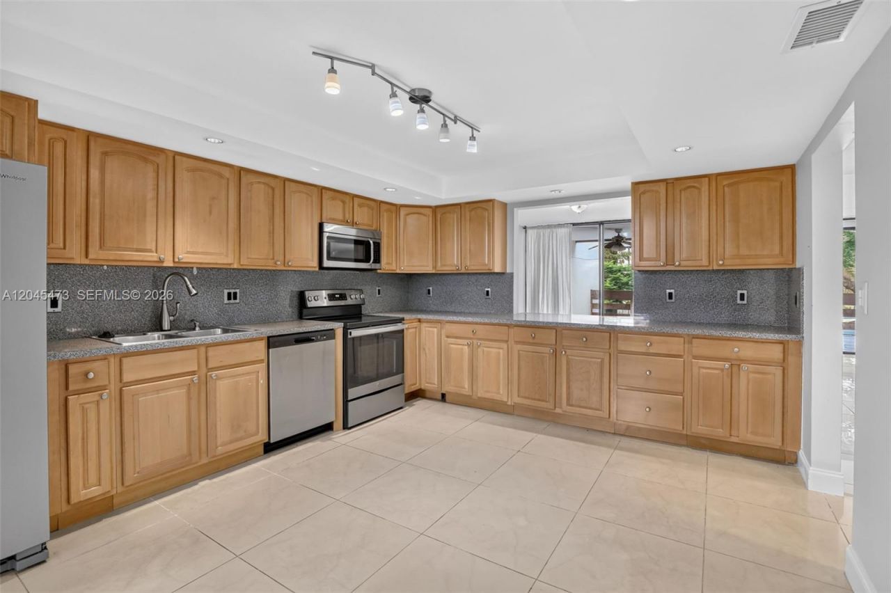 120 SW 96th Ter , Unit 204, Plantation, FL 33324 Photo