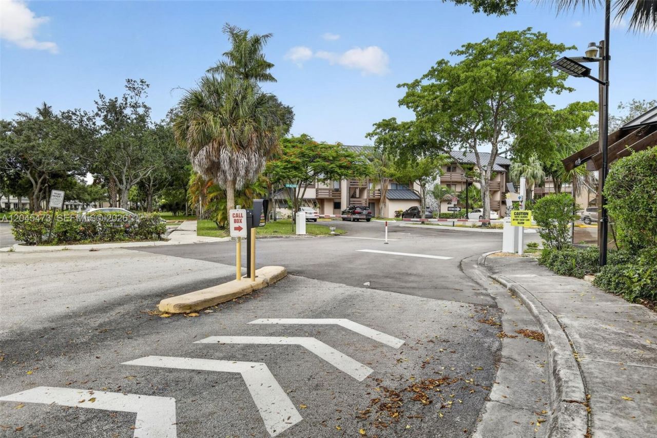 120 SW 96th Ter , Unit 204, Plantation, FL 33324 Photo
